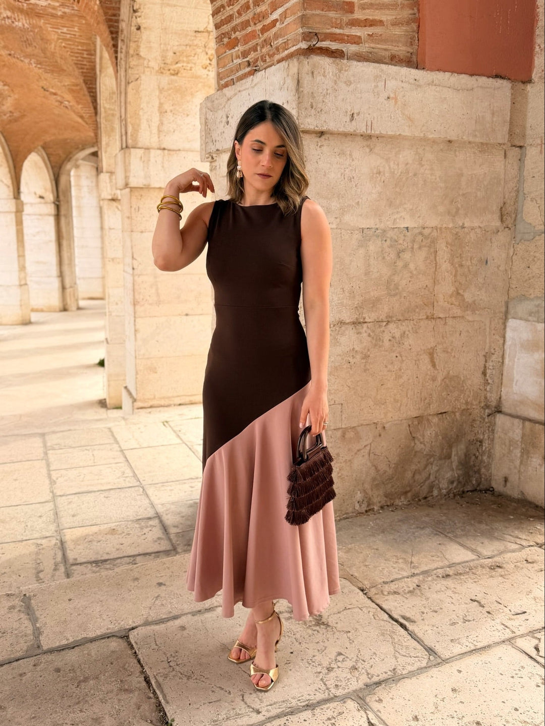 Vestido marrón y maquillaje| Aurelia