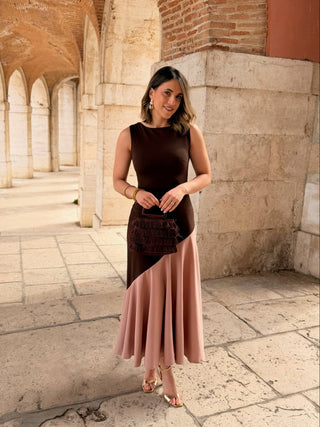 Vestido marrón y maquillaje| Aurelia